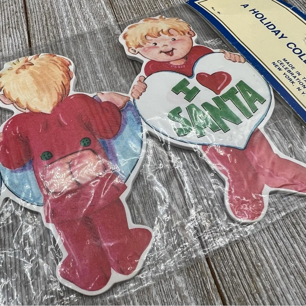 Vintage Celebration Boy In Pajamas Christmas Paper Garland, I Love Santa, NOS